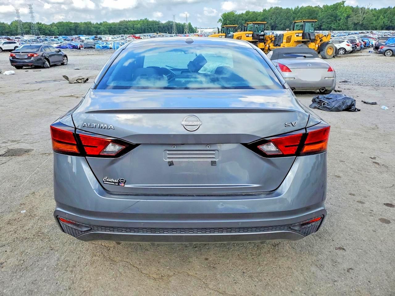 2024 Nissan Altima - Image 6