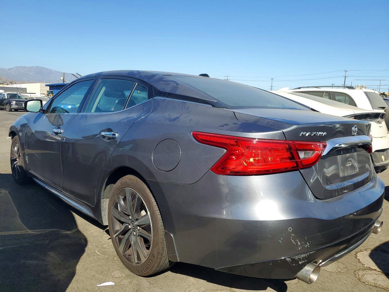 2018 Nissan Maxima Platinum - Image 2
