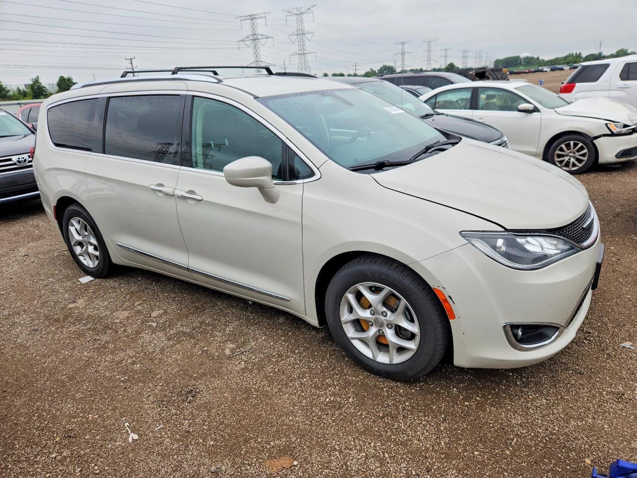 2017 Chrysler Pacifica Touring L Plus - Фото 4