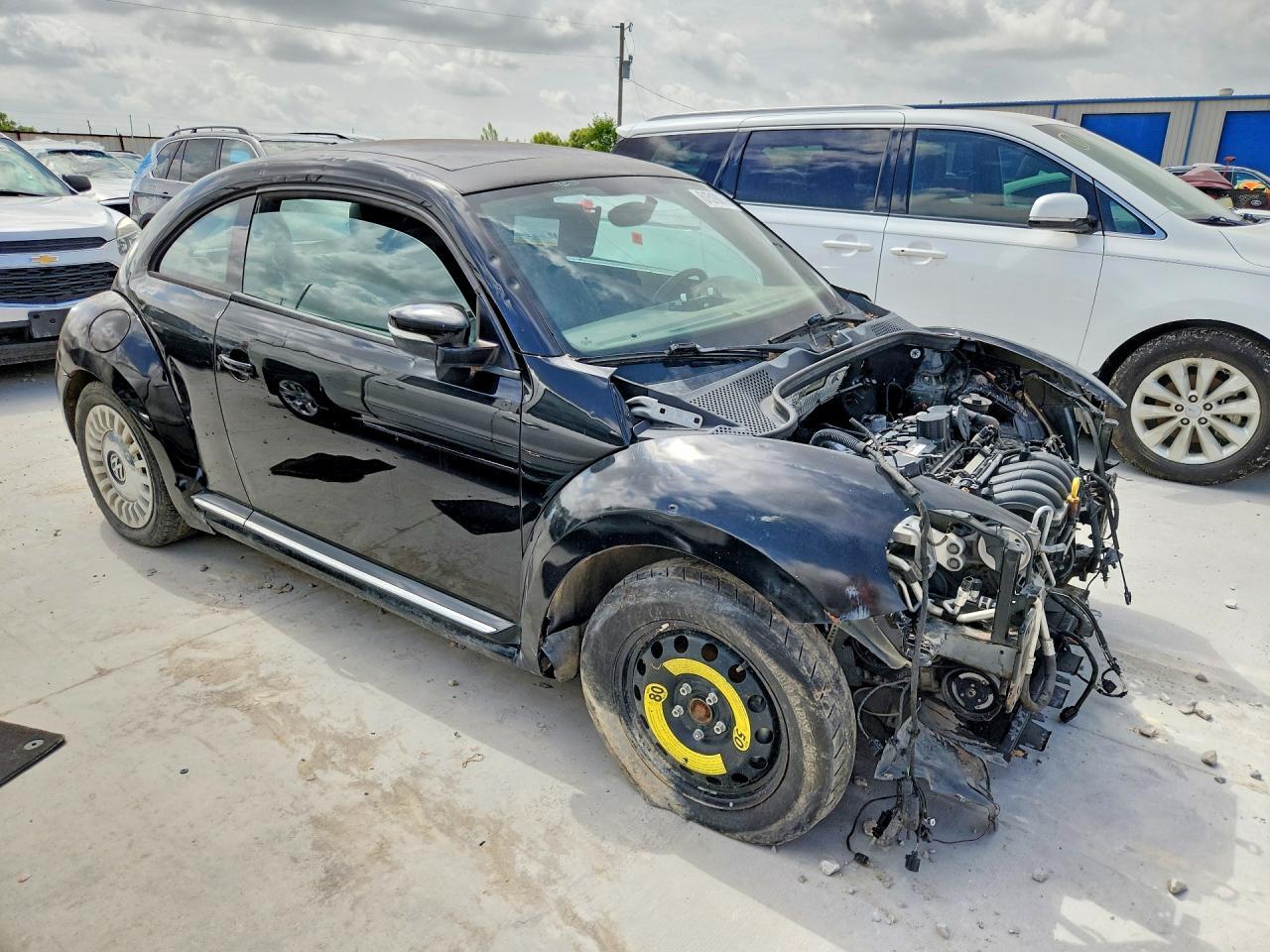 2013 Volkswagen Beetle - Image 4