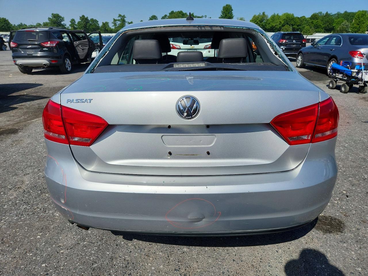 2014 Volkswagen Passat S - Image 6