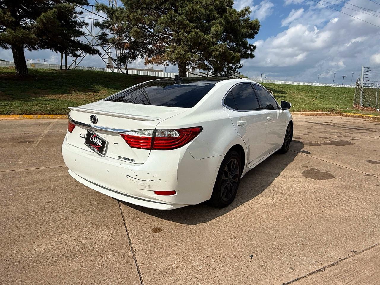 2015 Lexus Es 300H - Фото 4