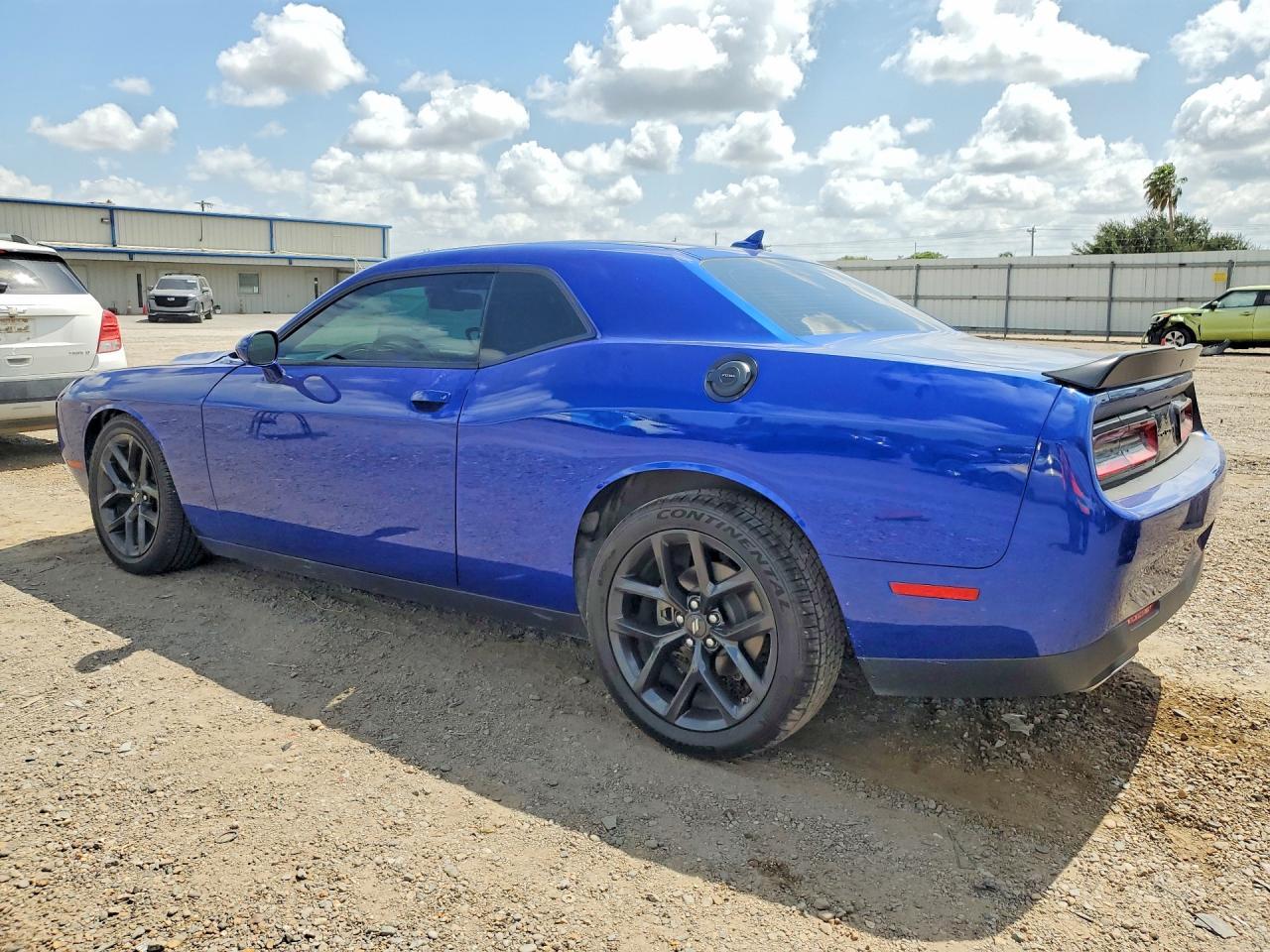 2022 Dodge Challenger Sxt - Фото 2