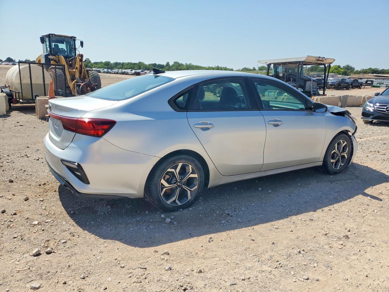 2021 Kia Forte Lxs - Image 3