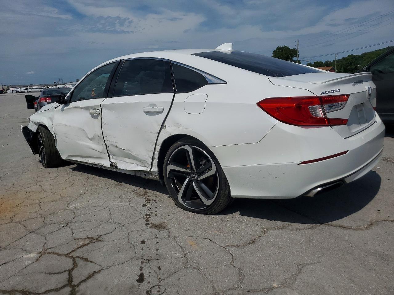 2018 Honda Accord Sport - Image 2