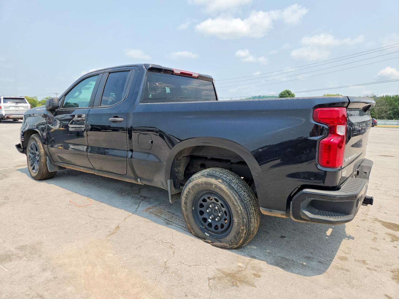 2024 Chevrolet Silverado C1500 Custom - Фото 2