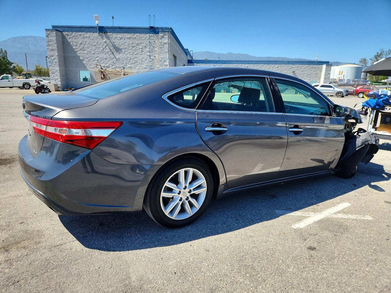 2013 Toyota Avalon Xle - Image 3
