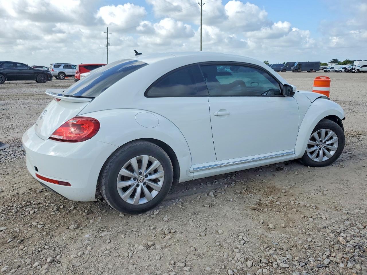 2019 Volkswagen Beetle S - Image 3