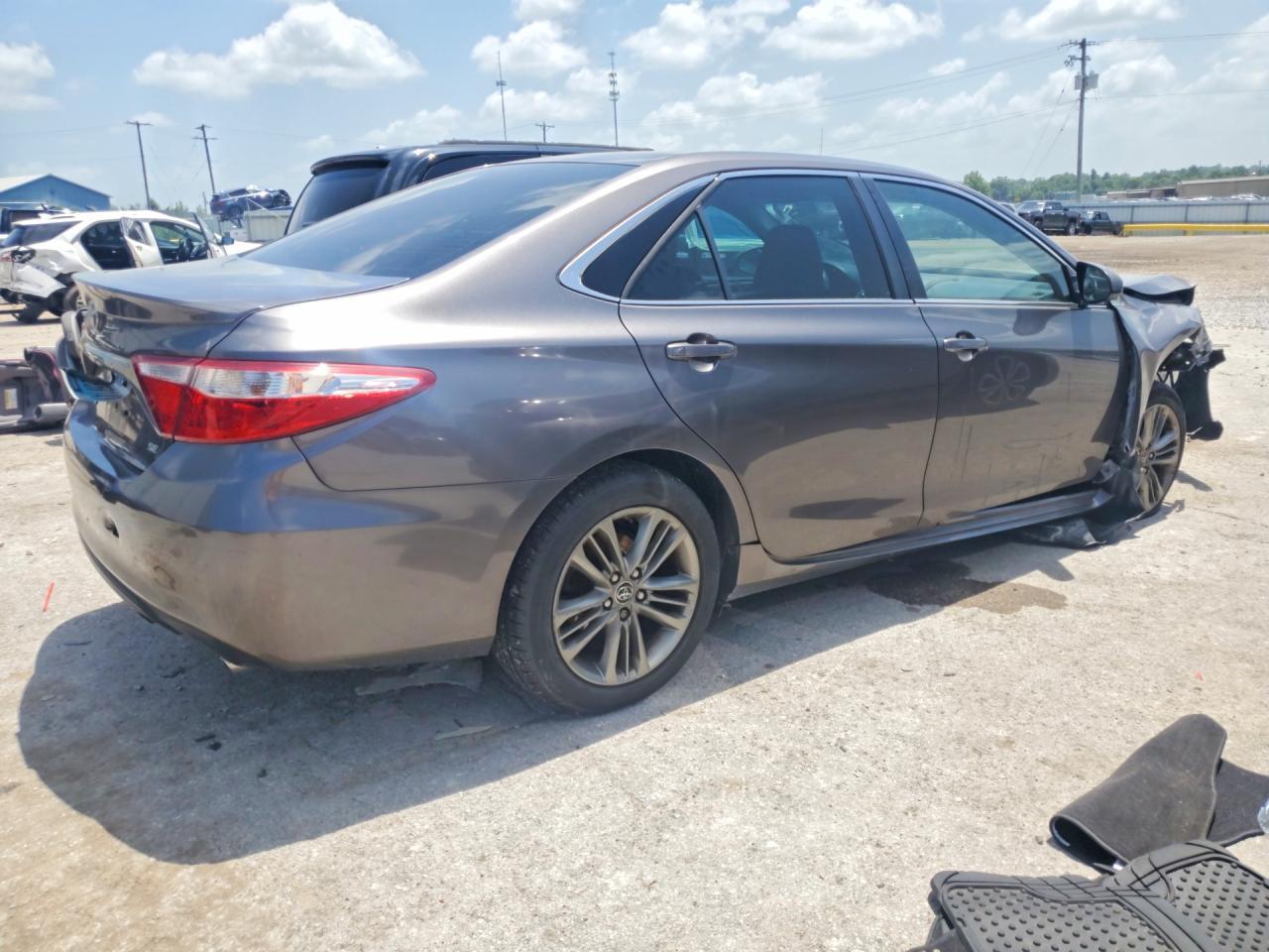 2016 Toyota Camry Se - Image 3