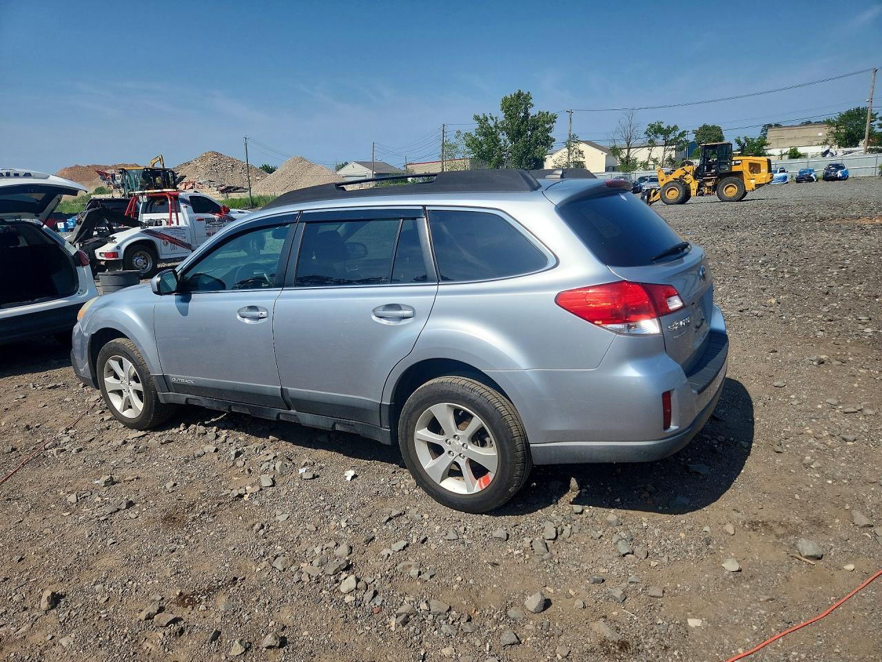 2013 Subaru Outback 2.5I Limited - Image 2