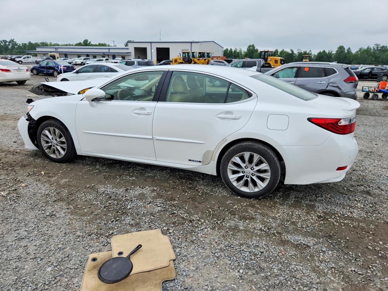 2014 Lexus Es 300H - Image 2