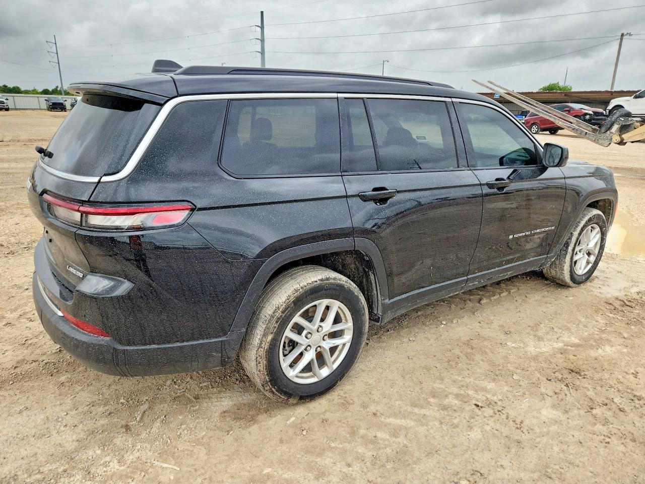 2025 Jeep Grand Cherokee L Laredo - Image 3