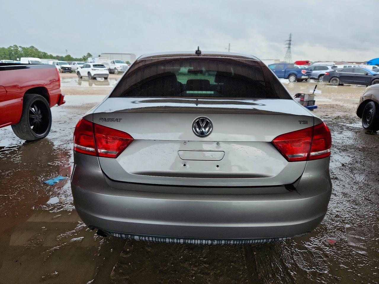 2014 Volkswagen Passat S - Фото 6