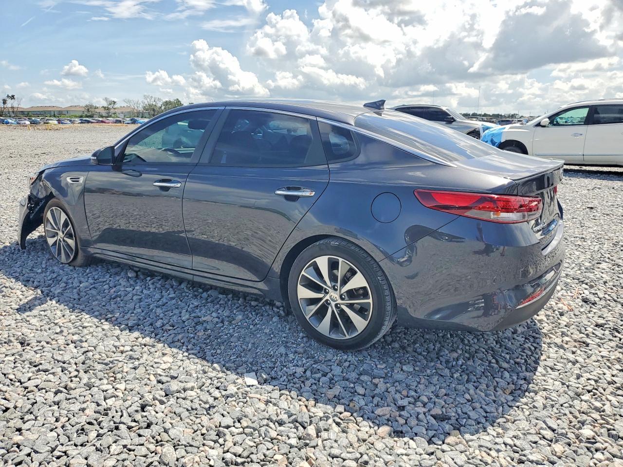 2018 Kia Optima S - Фото 2