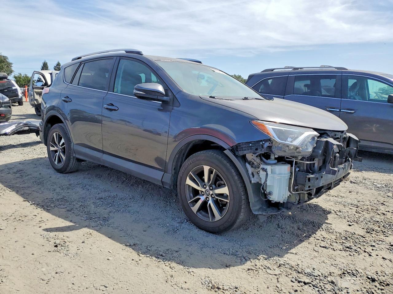 2016 Toyota Rav4 Xle - Image 4