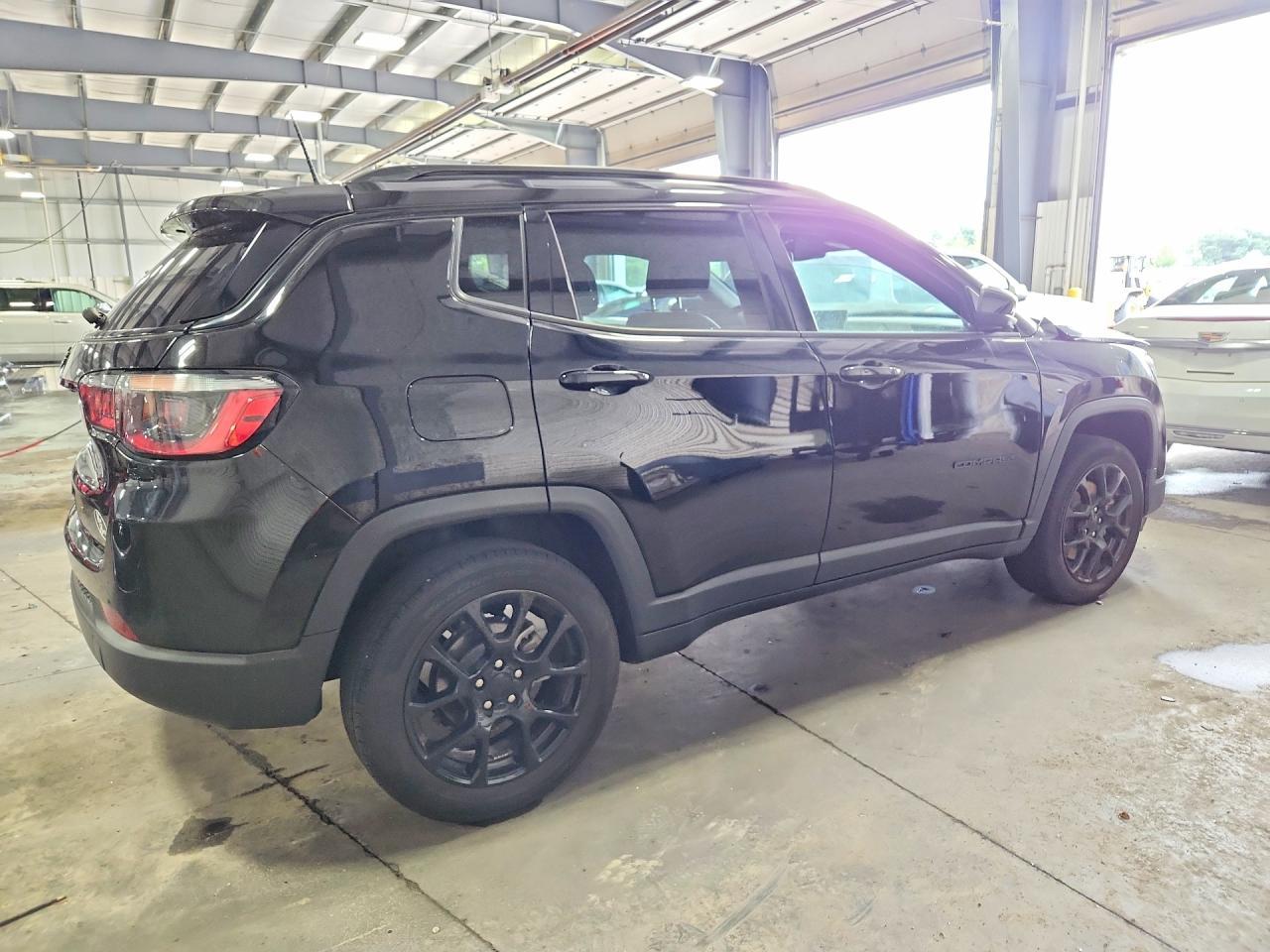 2023 Jeep Compass Latitude - Фото 3