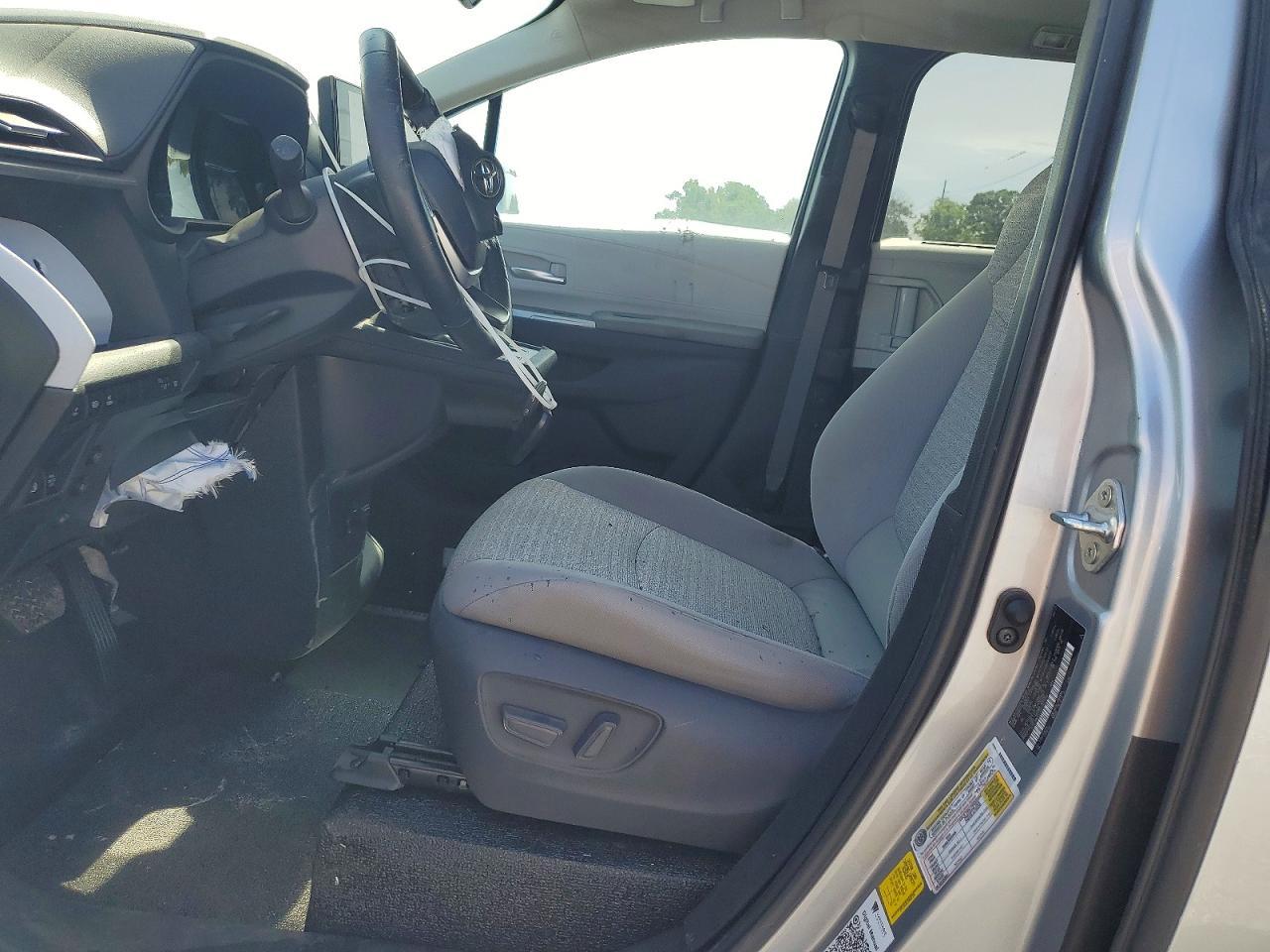 2025 Toyota Sienna Xle 7-Passenger - Image 7
