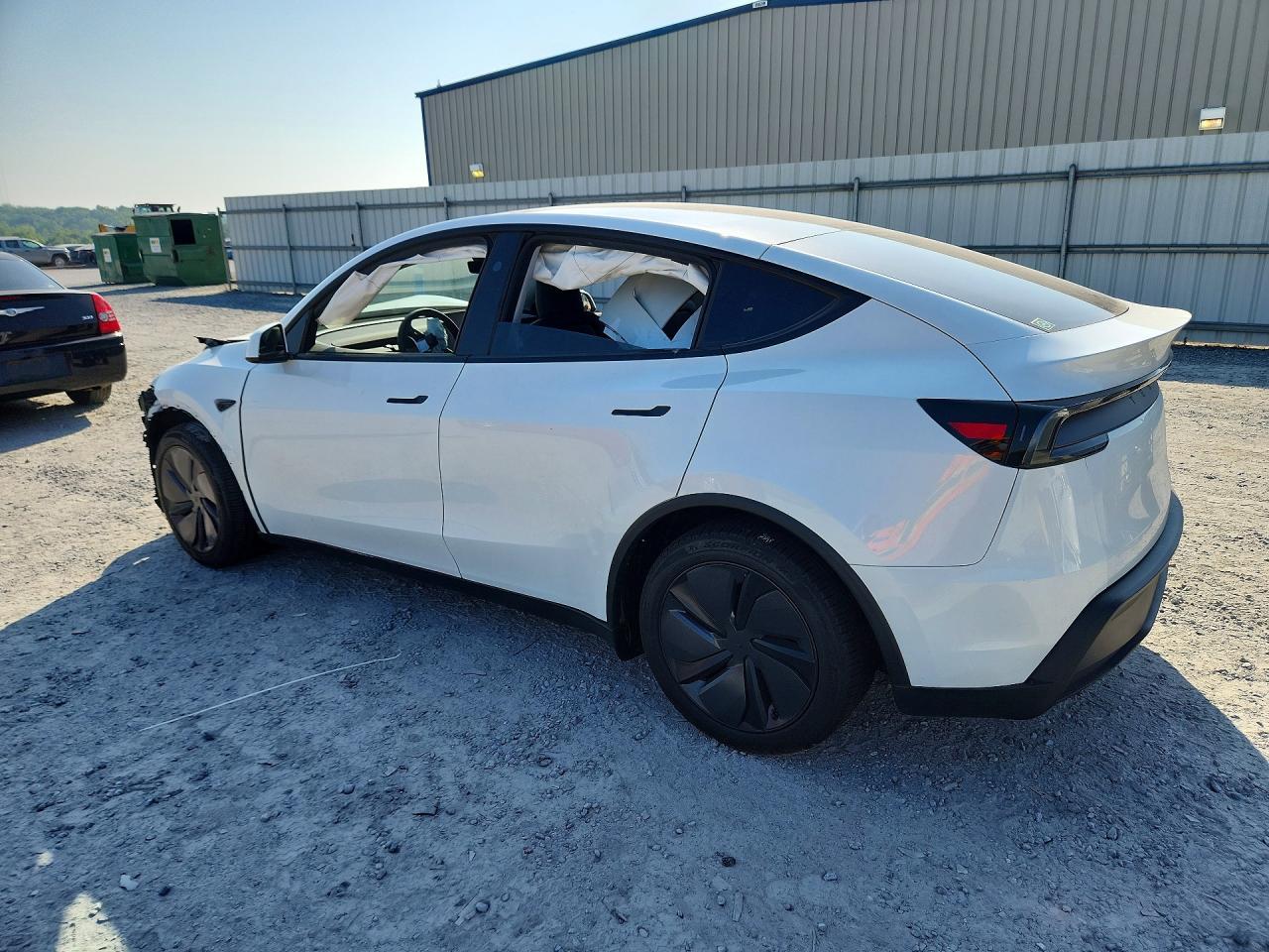 2026 Tesla Model Y - Фото 2