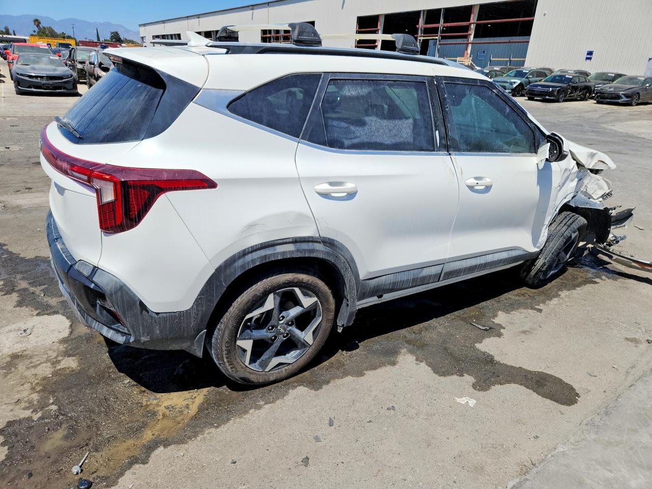 2025 Kia Seltos Ex - Image 3