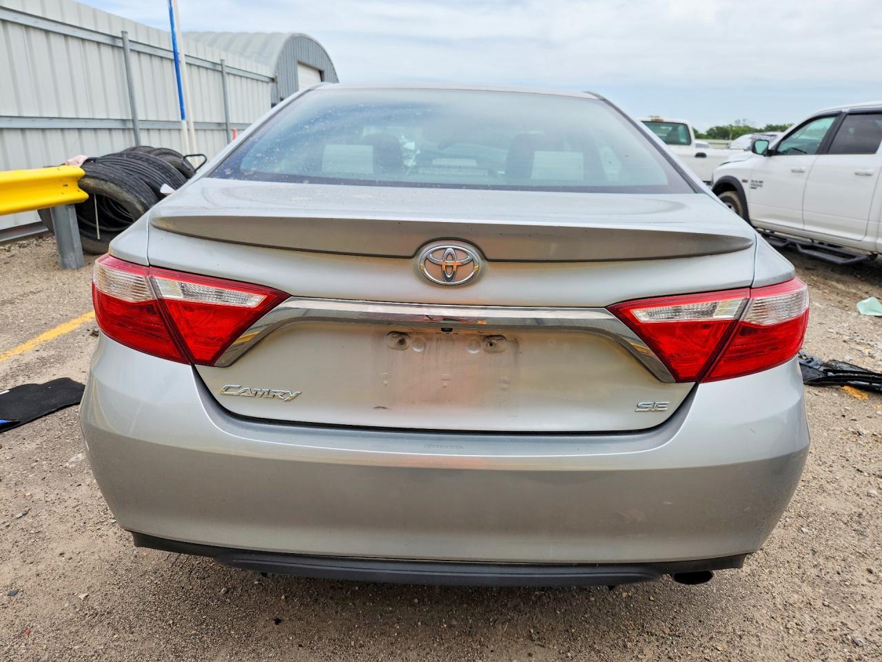 2017 Toyota Camry Se - Фото 6