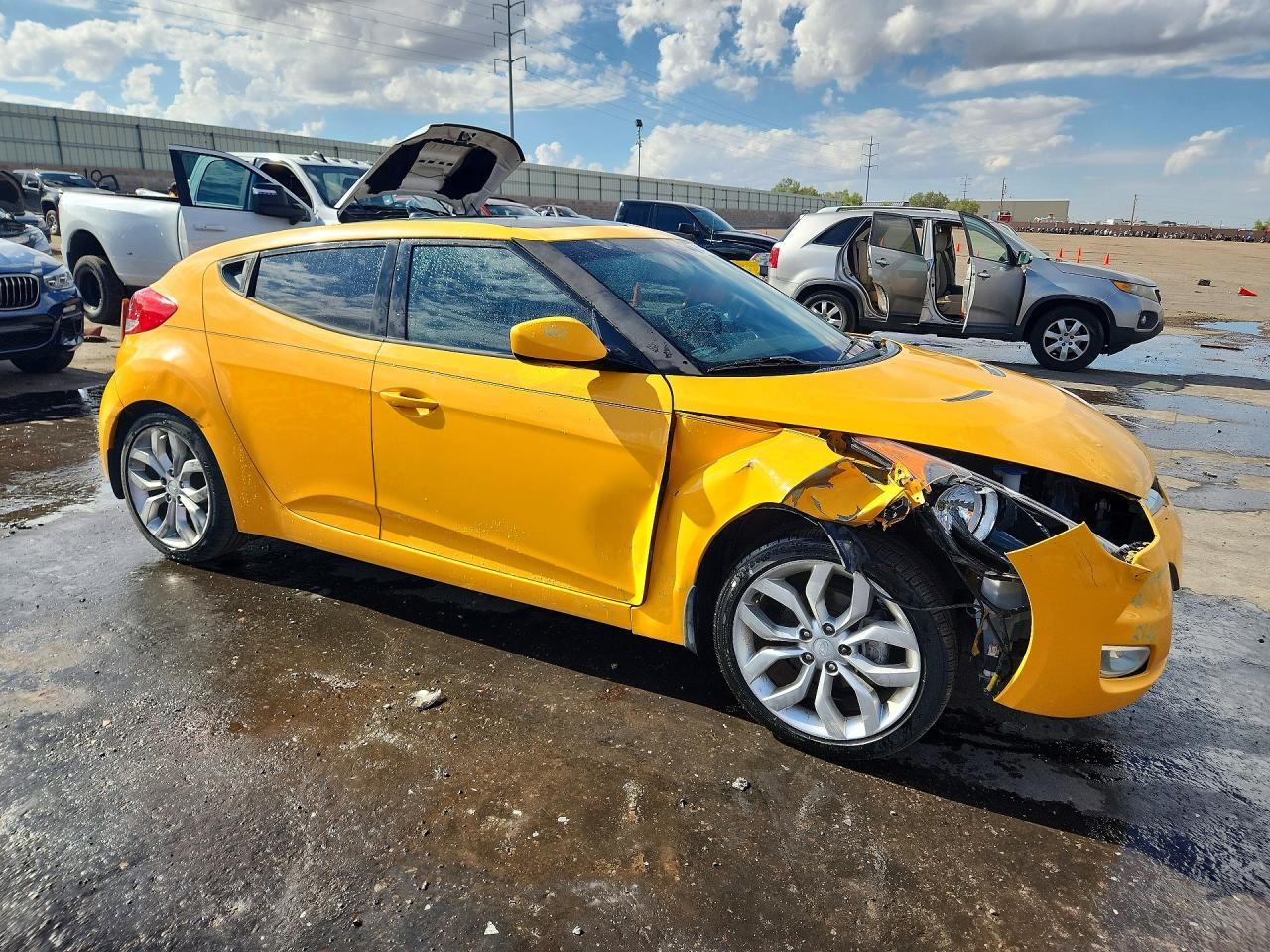 2013 Hyundai Veloster Base - Image 4