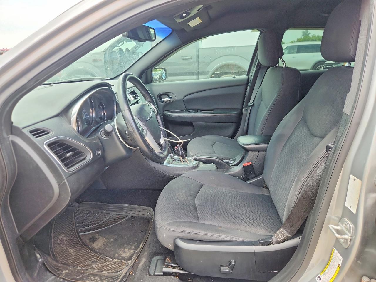 2013 Chrysler 200 Touring - Фото 7