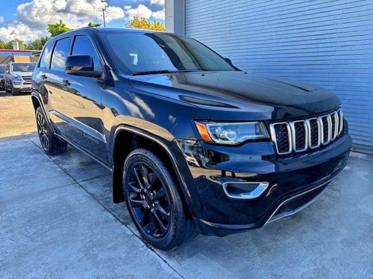 2021 Jeep Grand Cherokee Laredo - Image 4