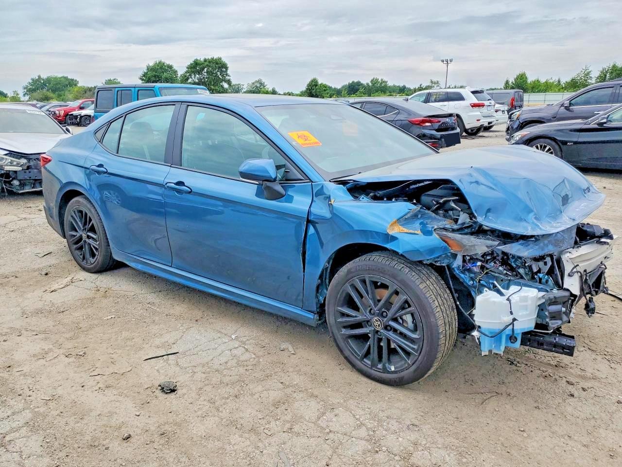 2025 Toyota Camry Se - Image 4