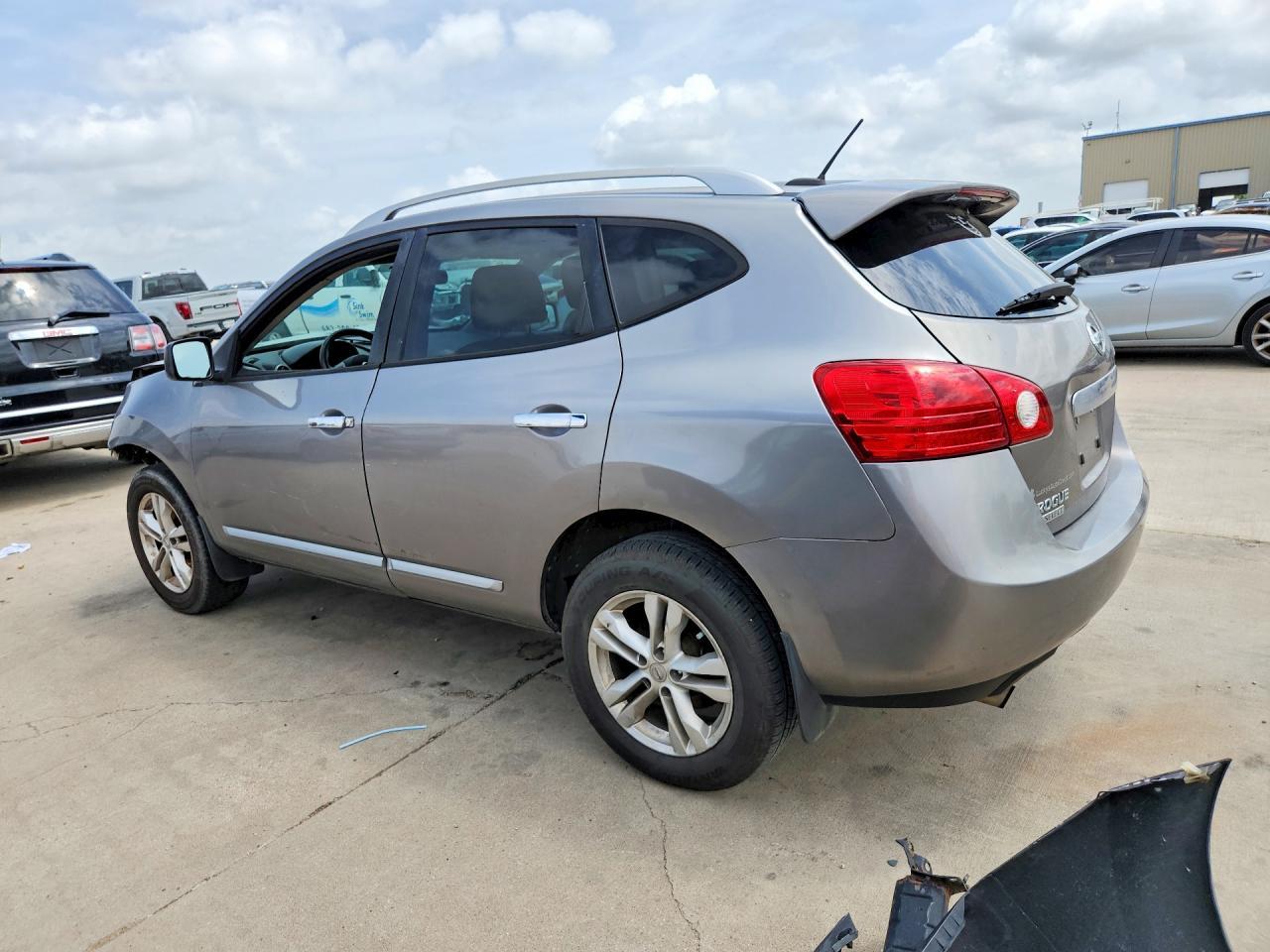 2015 Nissan Rogue Select S - Image 2