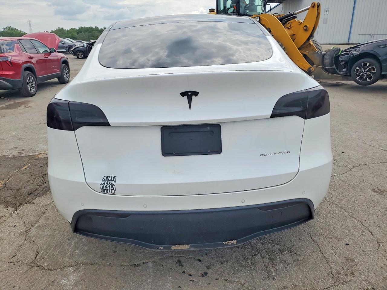 2016 Tesla Model Y - Фото 6