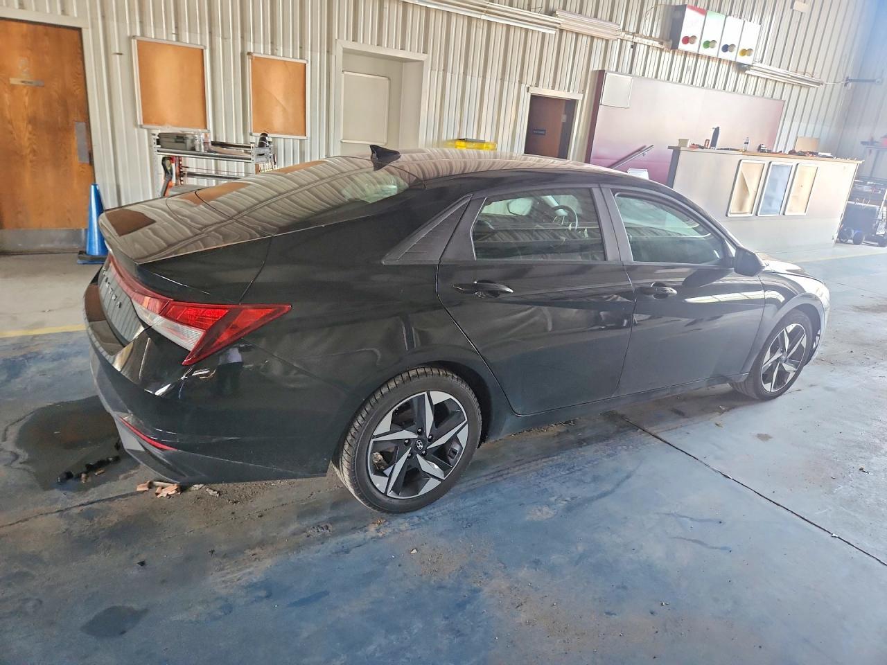 2023 Hyundai Elantra Sel - Фото 3