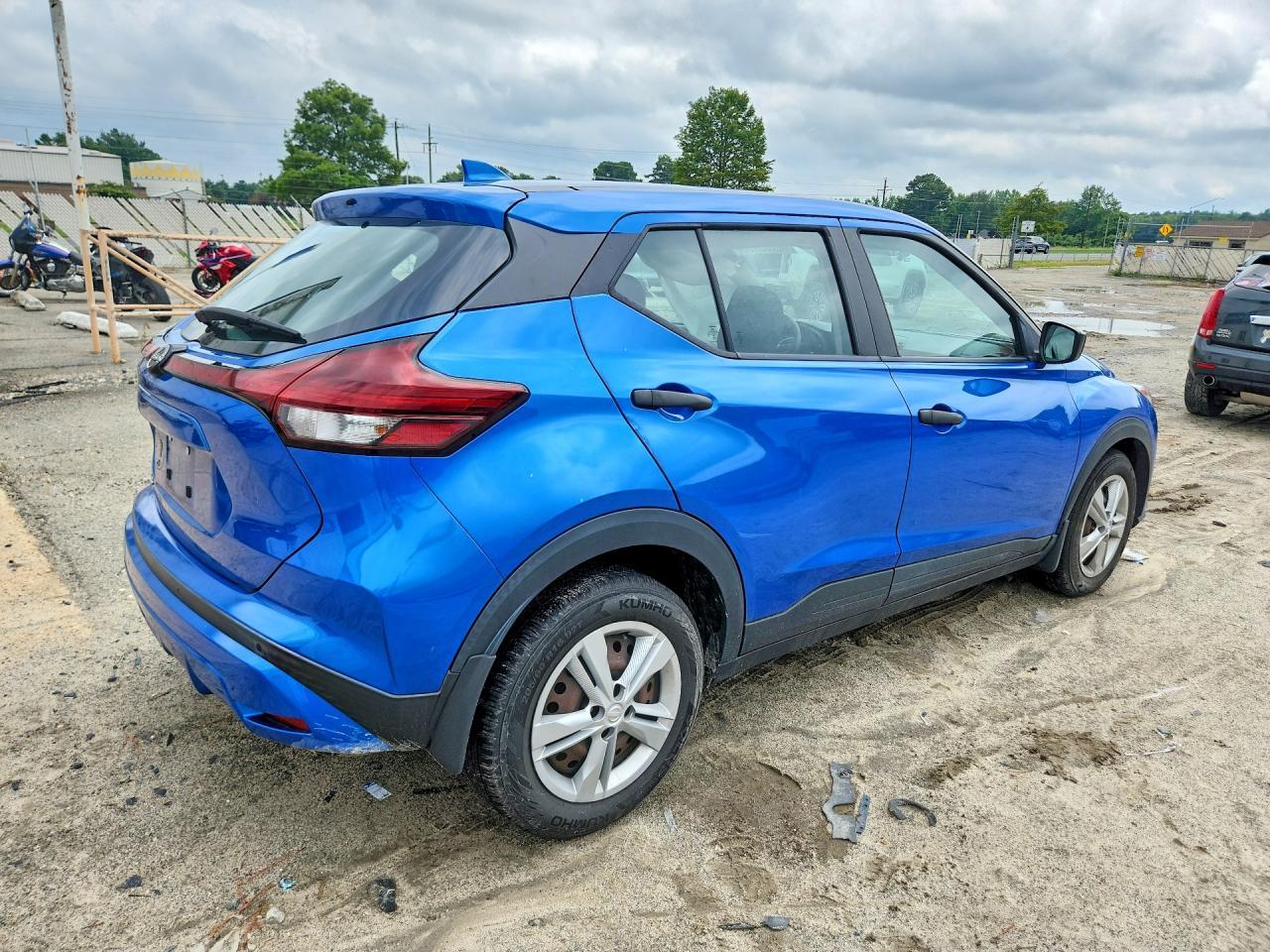 2022 Nissan Kicks S - Image 3