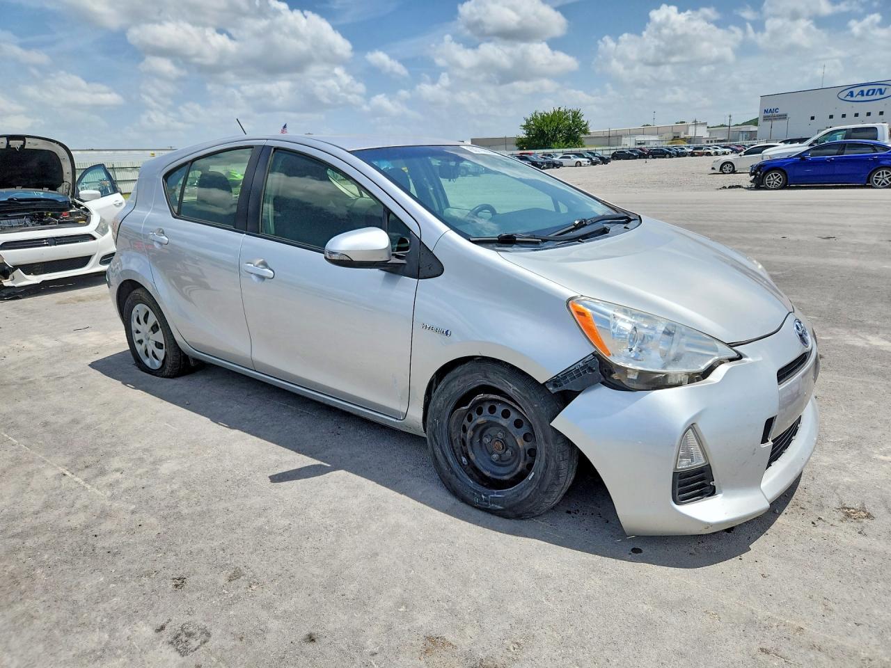 2013 Toyota Prius C Two - Фото 4