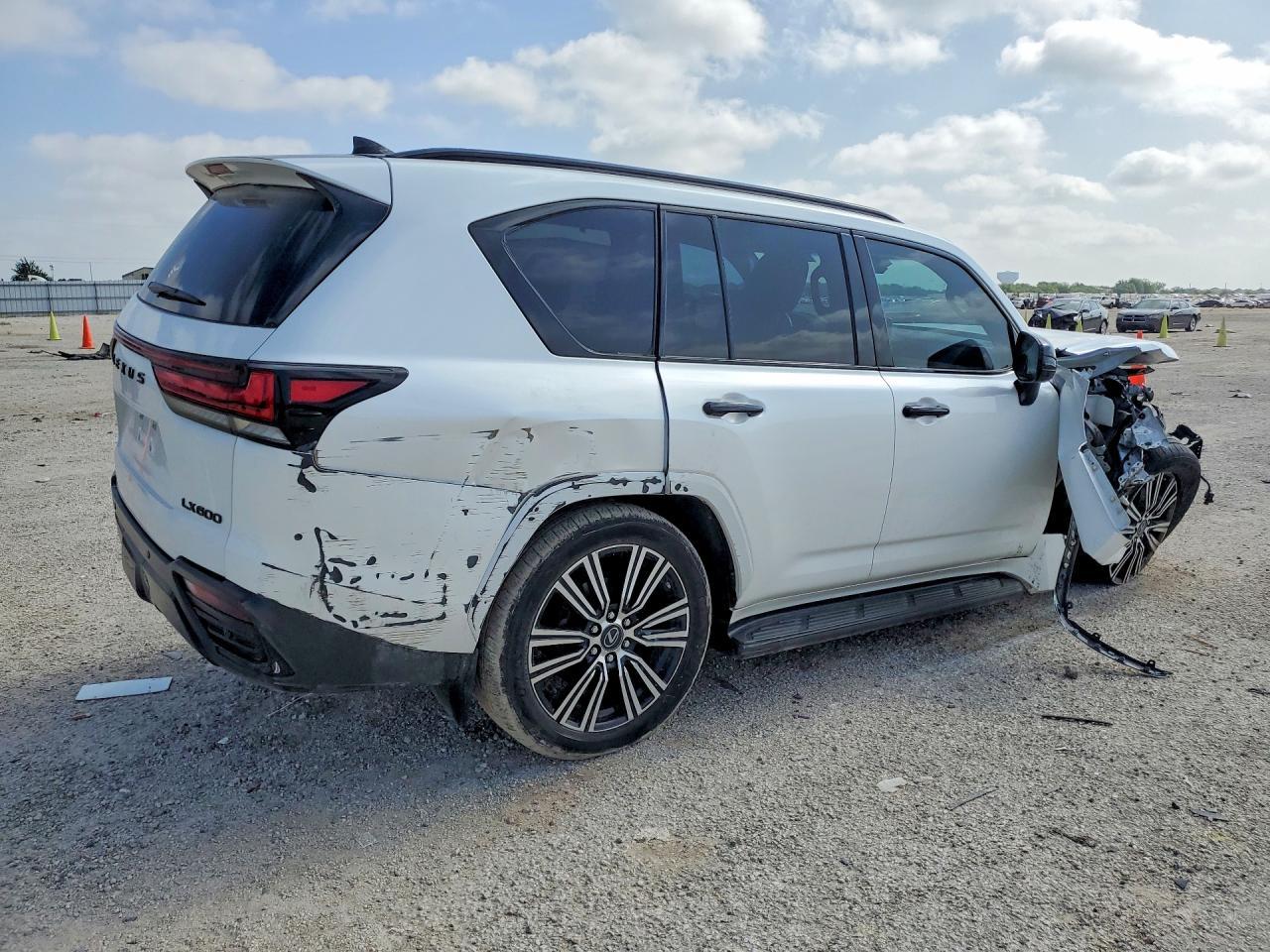 2022 Lexus Lx 600 Luxury - Фото 3