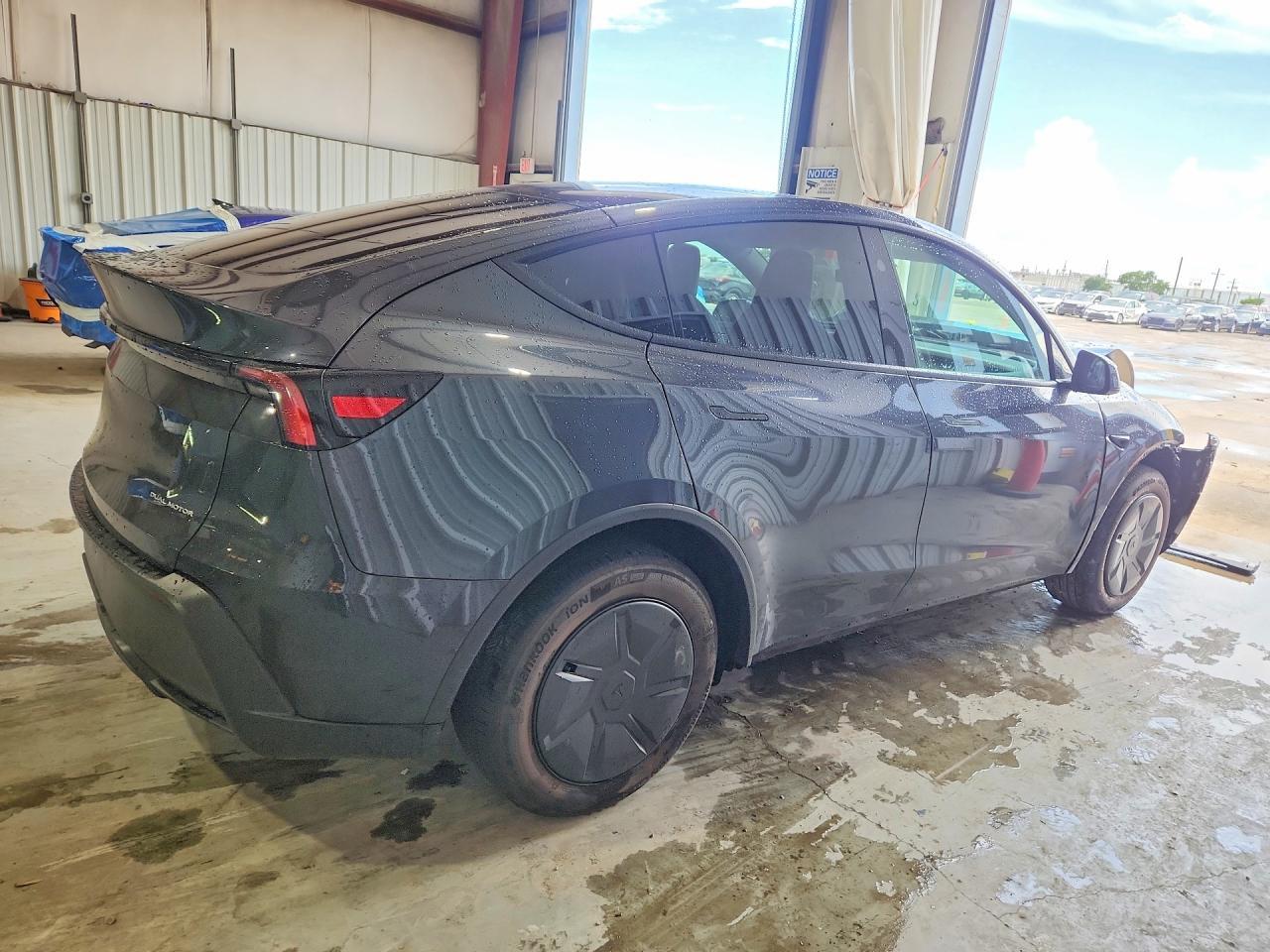 2026 Tesla Model Y - Фото 3