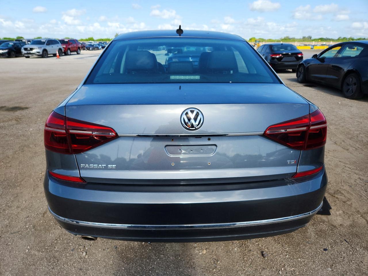 2017 Volkswagen Passat Se - Фото 6