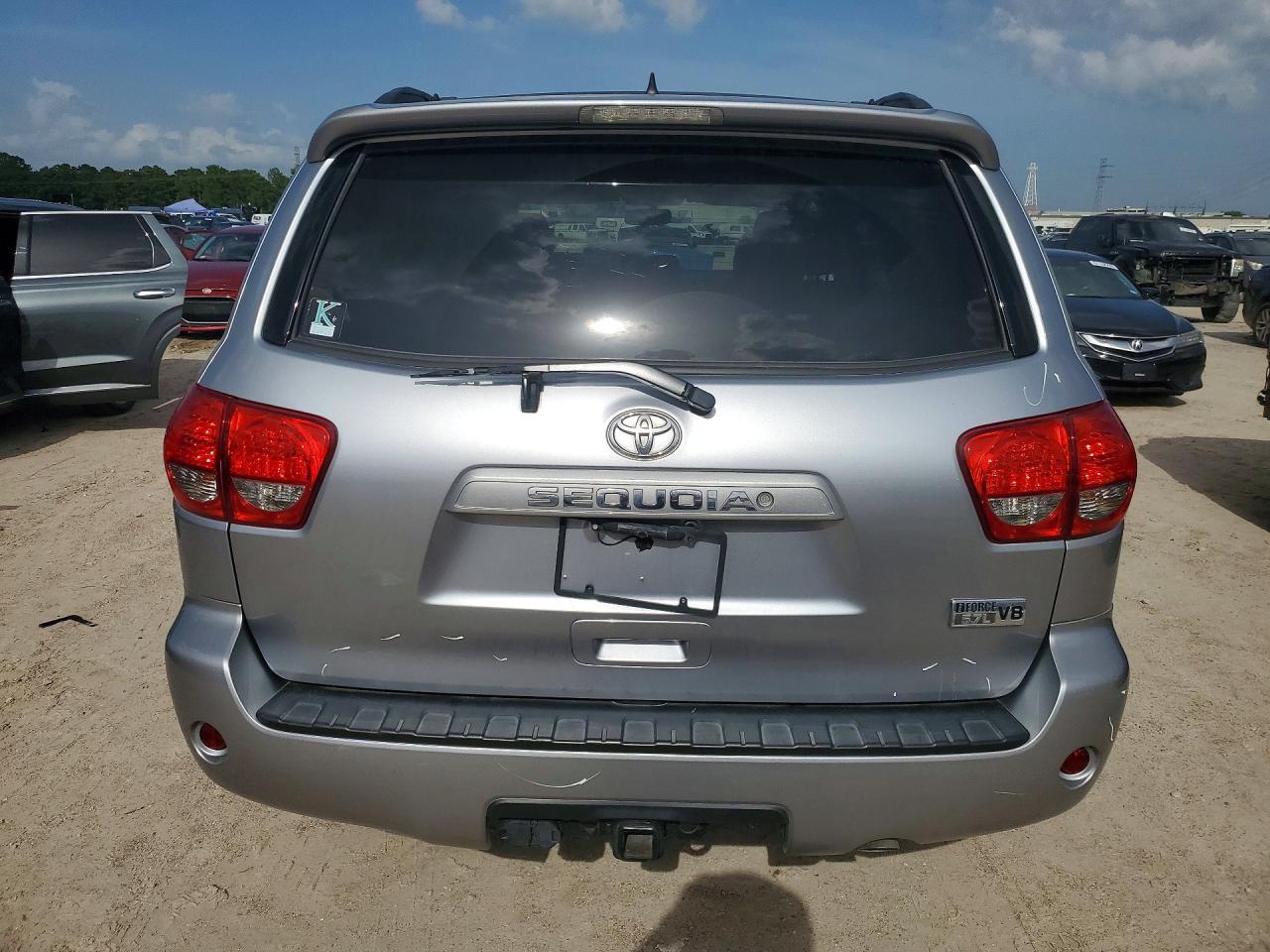 2014 Toyota Sequoia Sr5 - Image 6