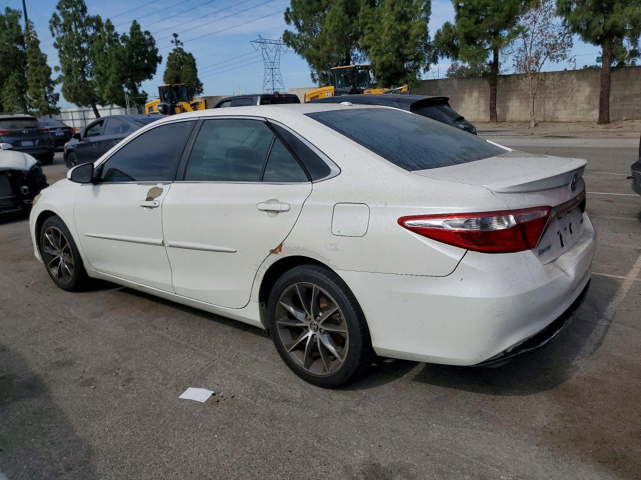 2015 Toyota Camry Xse - Image 2