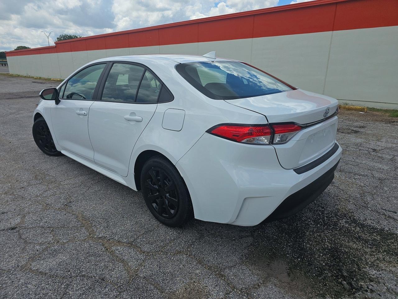 2025 Toyota Corolla Le - Фото 3