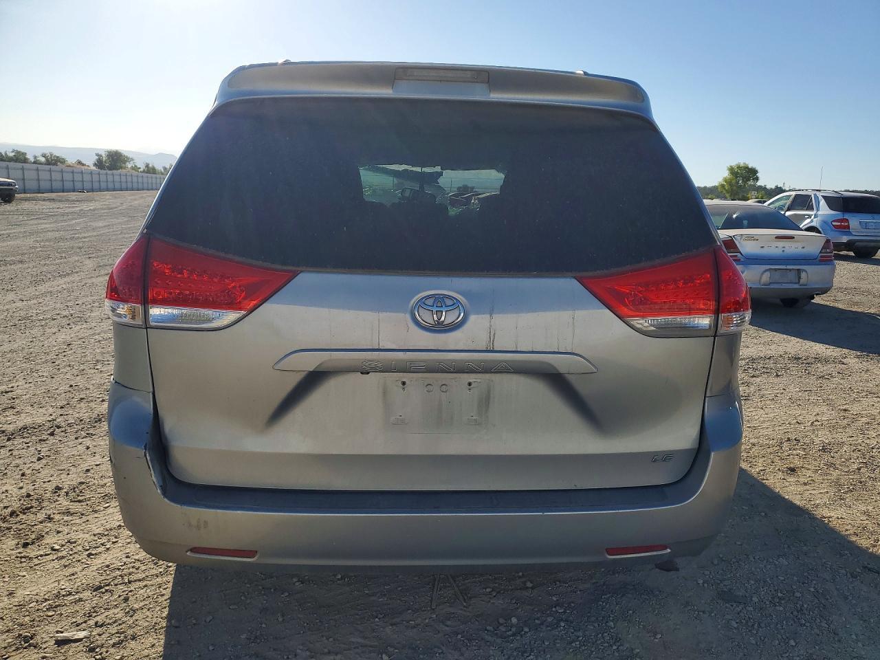 2012 Toyota Sienna - Фото 6