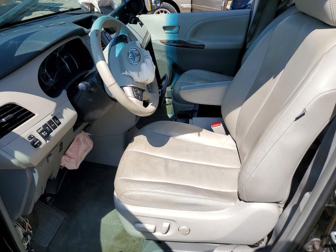 2014 Toyota Sienna Xle 8-Passenger - Фото 7