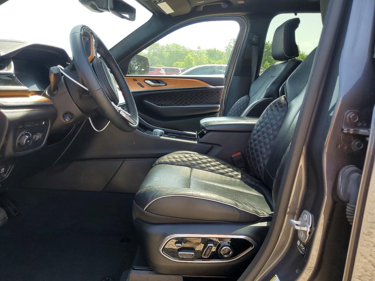 2022 Jeep Grand Cherokee Summit 4Xe - Image 7