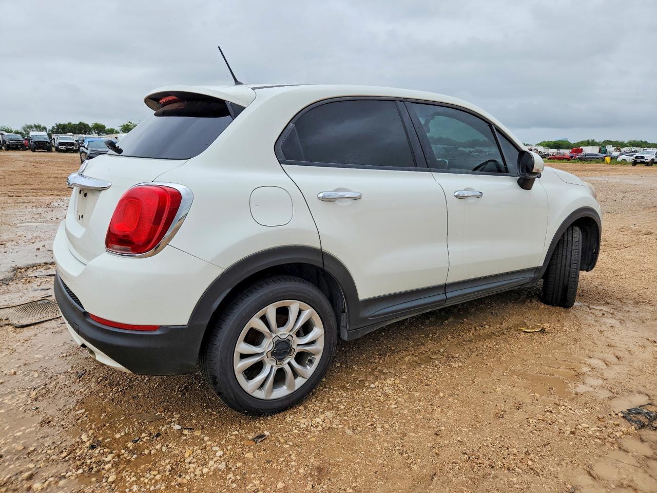 2016 Fiat 500X Easy - Image 3