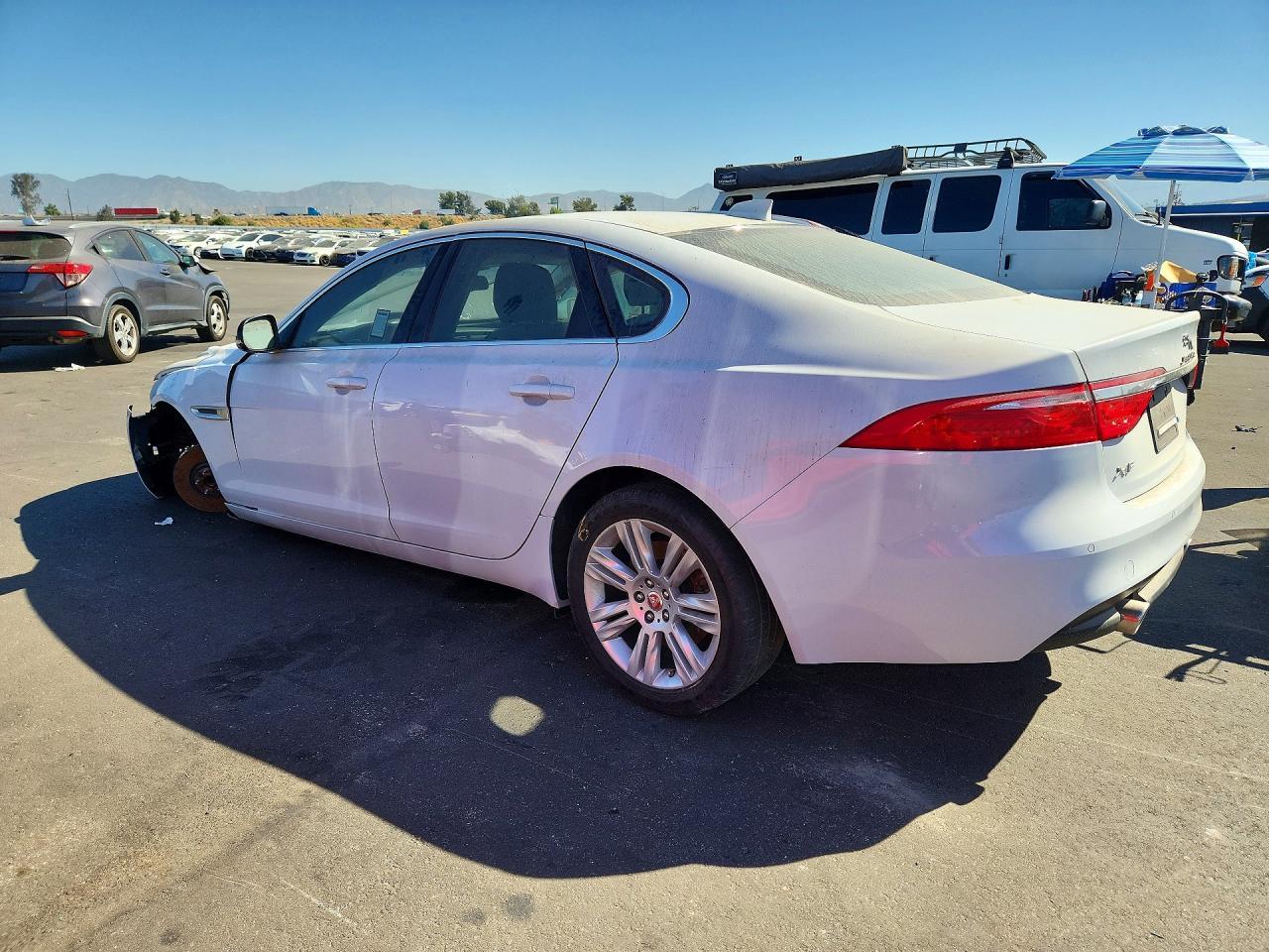 2016 Jaguar Xf Premium Luxury - Фото 2