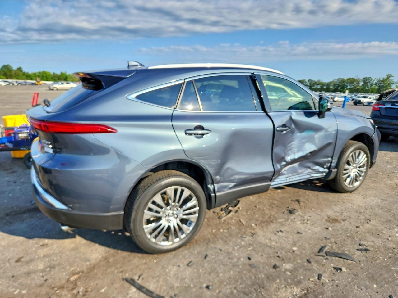 2022 Toyota Venza Limited - Image 3