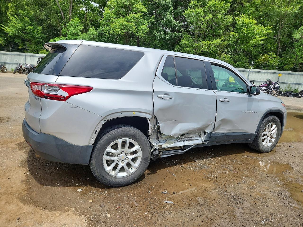 2018 Chevrolet Traverse Ls - Фото 3