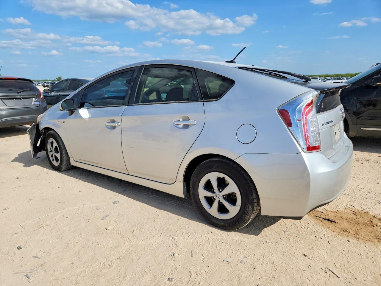 2014 Toyota Prius Three - Фото 2