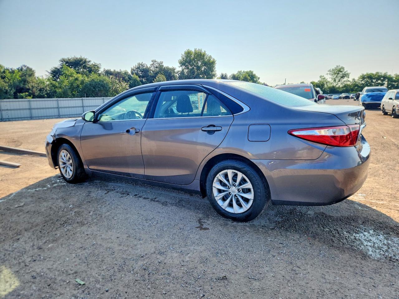 2015 Toyota Camry Le - Image 2