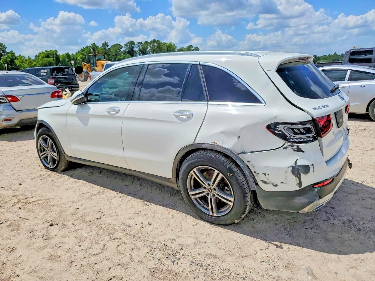 2022 Mercedes-Benz Glc 300 - Image 2