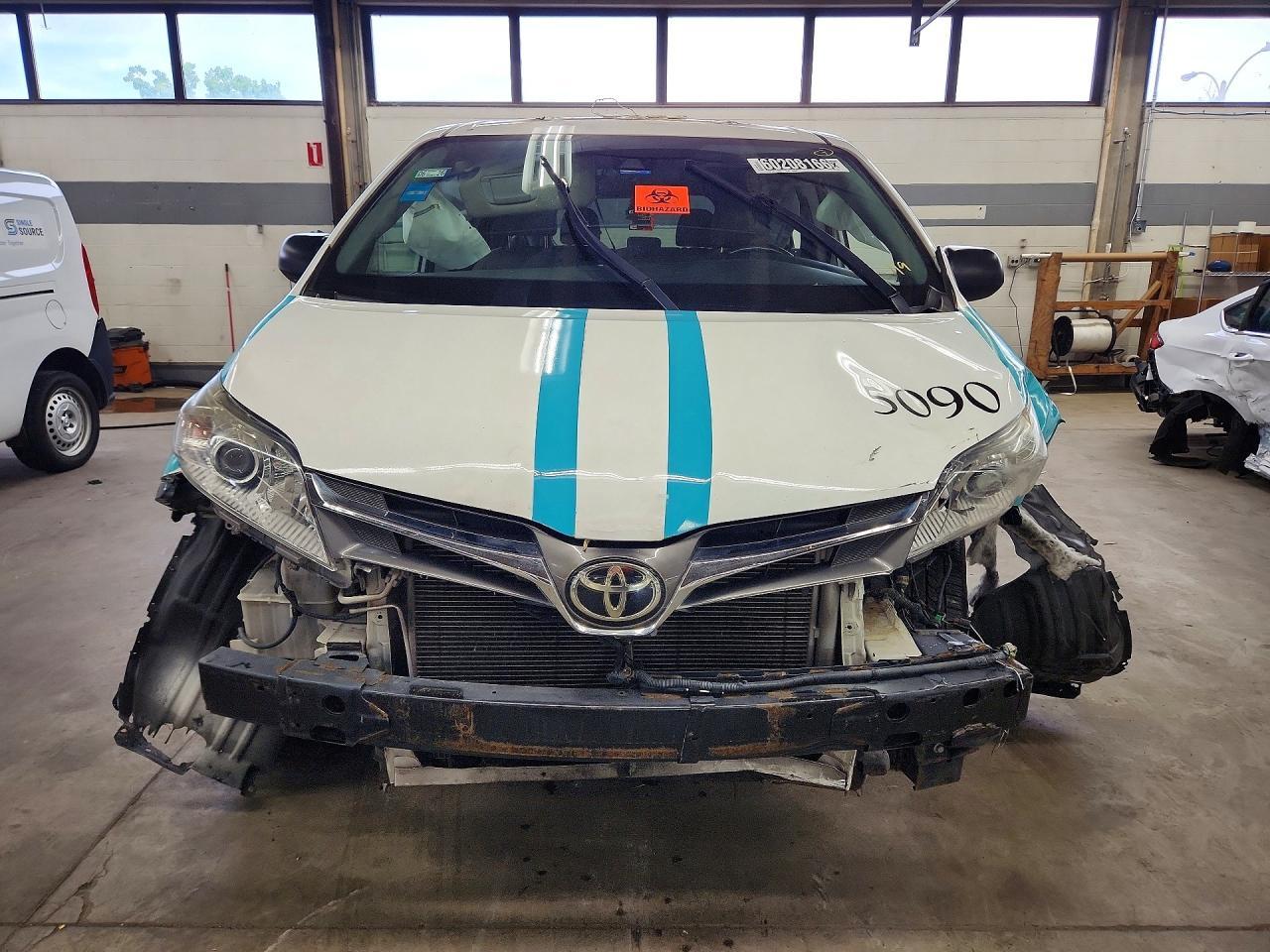 2020 Toyota Sienna L - Image 5